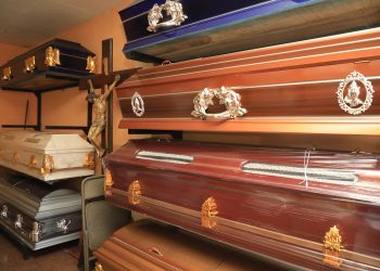 Gobierno de El Salvador verifica el mercado de servicios funerarios