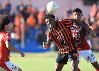 Sebastián Bini, entrenador de Águila: «Es una vergüenza que gente de FAS esté llamando a varios de nuestros jugadores en semifinales, en este país hay antecedentes graves» 