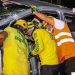 Rescatan a persona atrapada entre hierros retorcidos en accidente de tránsito en San Salvador
