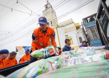 Gobierno de El Salvador entrega ayuda humanitaria a afectados por lluvias en Berlín, Usulután