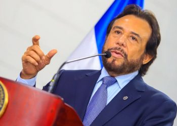 Equipo Ad Hoc y vicepresidente Ulloa destacan importancia de consultas ciudadanas durante conversatorio de reformas constitucionales