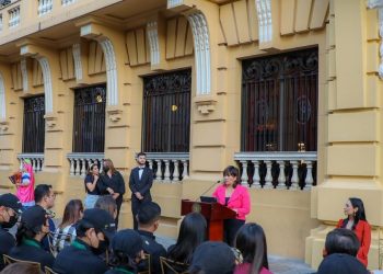 Inauguran nueva sucursal de Starbucks en el Teatro Nacional de San Salvador