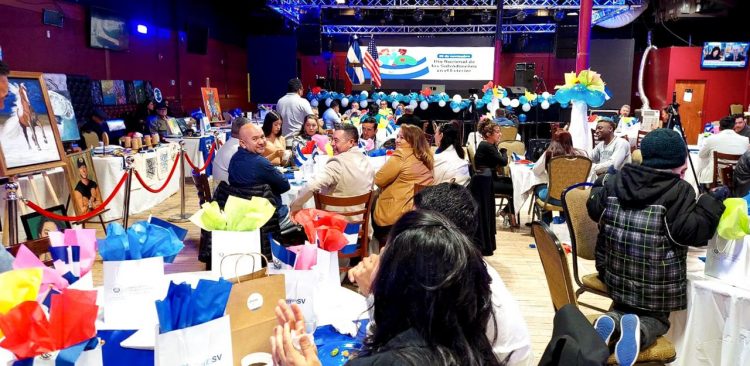El convivio fue celebrado en el consulado general en Woodbridge, Virginia.