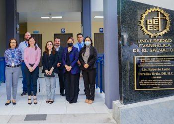 La ESCO y la Universidad Evangélica intercambian experiencias en área de becas y pasantías