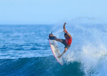 Bryan Pérez y Amado de Jesús Alvarado se metieron a semifinales del Surf City El Salvador ALAS Pro Tour 2022