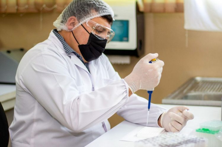 El Minsal tiene 19 laboratorios en los que se procesan las pruebas de VPH. Foto: Minsal