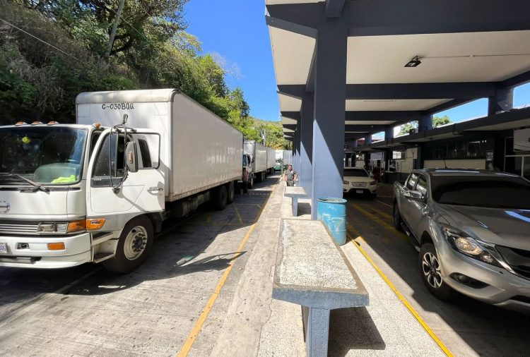 Las protestas en Guatemala comenzaron el lunes pasado convocadas por una gremial de transportistas de carga. Foto / Diario El Salvador.