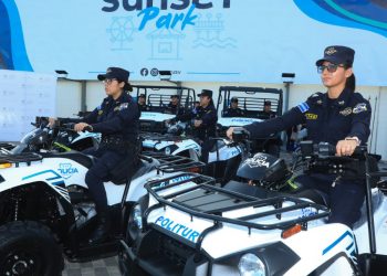Policía de turismo recibe equipo para realizar patrullajes en agua y arena