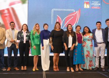 Fundación Gloria Kriete premia a emprendedores salvadoreños del programa Ayudando A Quienes Ayudan 2022