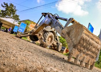 Obras Municipales moderniza vías en San Isidro, Cabañas