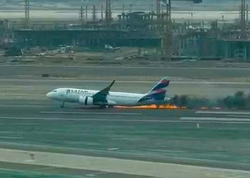 Avión de Latam se accidenta en tierra al despegar en Lima, sin víctimas