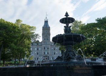 Quebec hace opcional el juramento al rey Carlos III