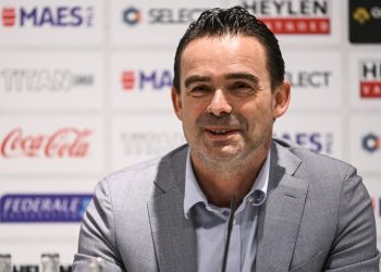 Exfutbolista neerlandés Overmars sufre un «derrame cerebral leve»
