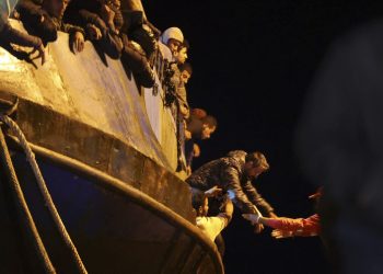 Un bebé de dos meses muere en un naufragio de migrantes frente a las costas de Grecia