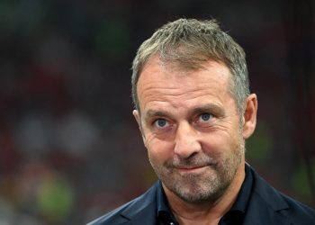 Seleccionador de Alemania Hansi Flick conserva su puesto a pesar del fiasco en el Mundial