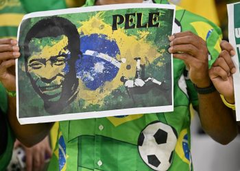 Familiares de Pelé lo acompañan en el hospital en la víspera de Navidad