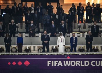 La ministra francesa de Deportes luce en Qatar una camisa con mangas arcoíris