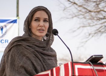 Angelina Jolie renuncia a su rol como enviada especial de Acnur