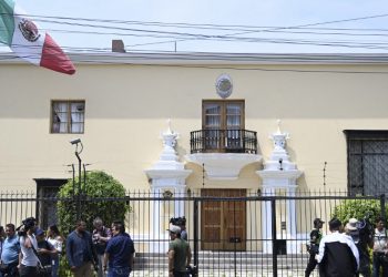 México ordena regreso de su embajador en Perú