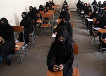 Los talibanes prohíben a las mujeres acceder a la universidad en Afganistán
