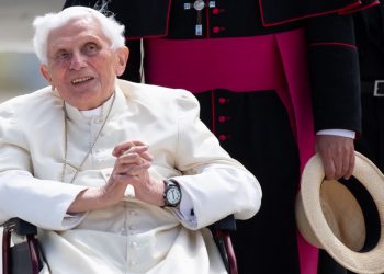 Vaticano asegura que el expapa Benedicto XVI continúa «estable»
