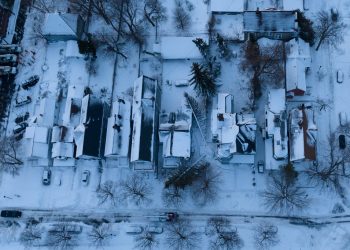 Suben a 61 los muertos por tormenta invernal en EE. UU.