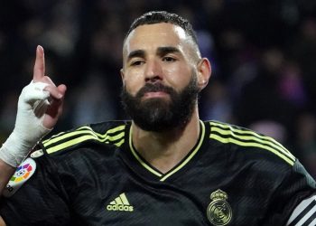 Benzema decide en Valladolid y pone líder provisional al Real Madrid