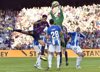 Barcelona empata 1-1 ante Espanyol pero termina el año líder