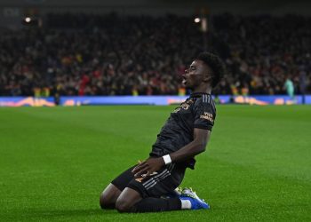 Arsenal aprovecha el empate de Manchester City y amplía su ventaja
