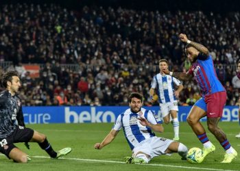 La Liga española vuelve para despedir el año con un derbi barcelonés
