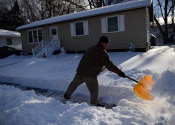Tormenta de nieve en EE. UU. deja 32 muertos, apagones y vuelos cancelados
