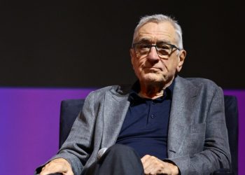 Arrestan a mujer intentado robar regalos de Navidad en casa de Robert De Niro