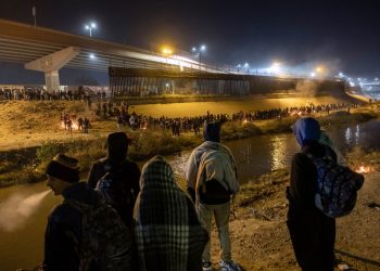 Voluntarios en ciudad texana de El Paso acogen a migrantes en sus propias casas