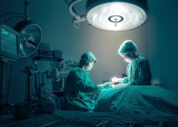 Robot desarrollado por China realiza primera cirugía de reemplazo de rodilla