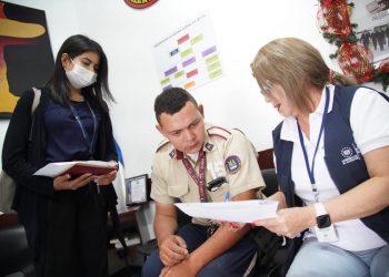 Gobierno de El Salvador continúa verificando pago del aguinaldo