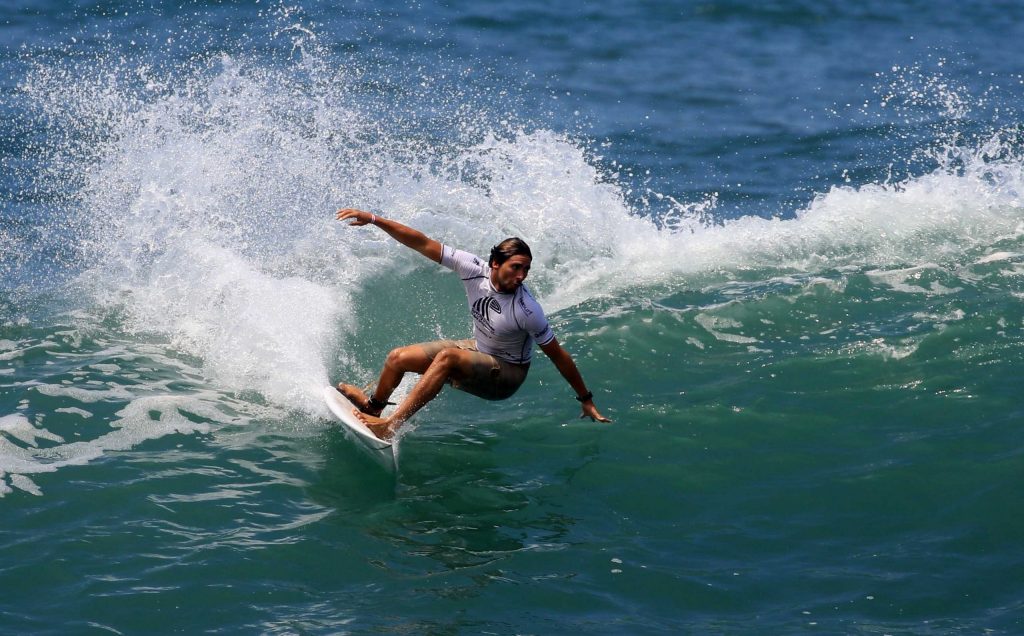 Bryan Perez Surf Archivo INDES 03 scaled 1