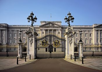 Asociación británica suspende actividades tras polémica sobre racismo en la familia real en Reino Unido