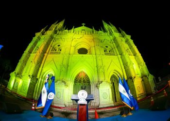 Iluminarán la fachada de la catedral santaneca