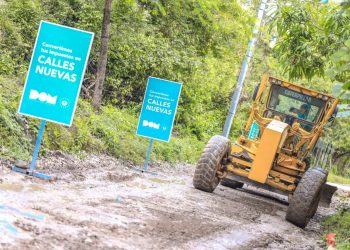 La Dirección Nacional de Obras Municipales inicia asfaltado de calle de tierra en Chilanga, Morazán