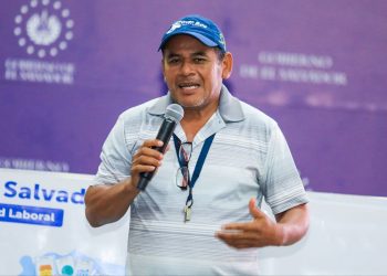 Salvadoreño emprende dos negocios tras trabajar en Alaska