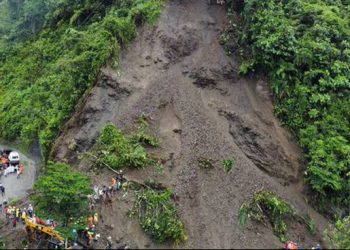 Aumentan a 27 los muertos por deslizamiento de tierra en Colombia