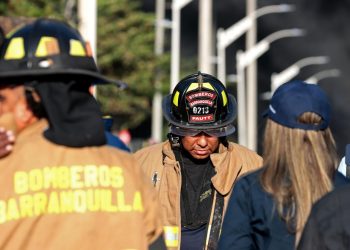Un bombero muerto por incendio en un depósito de combustible en Colombia