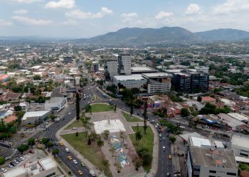 El Salvador destaca como la quinta nación de América Latina menos afectada por la inflación