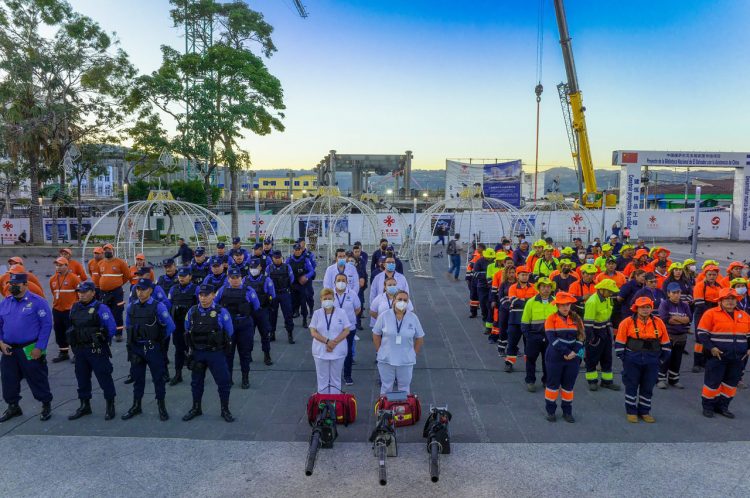 Fiestas seguras. La alcaldía de San Salvador resguardará el
bienestar de los capitalinos en las próximas fiestas.