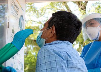 Ministerio de Salud realiza pruebas gratuitas para la detección de COVID-19 en Santa Tecla