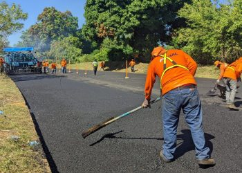 Verifican avances de la renovación del bypass de Usulután