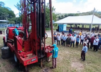 Obras Públicas perfora pozo para agua potable en Santiago de la Frontera
