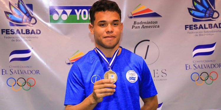 El badmintonista Uriel Canjura, ha terminado su año competitivo, pero ya piensa en sus objetivos para el año entrante. Foto/Sofia Mazariego