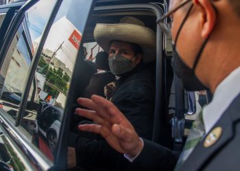 México inicia trámites de asilo para el expresidente de Perú