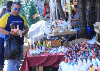 Comerciantes del centro destacan seguridad y alza en ventas navideñas